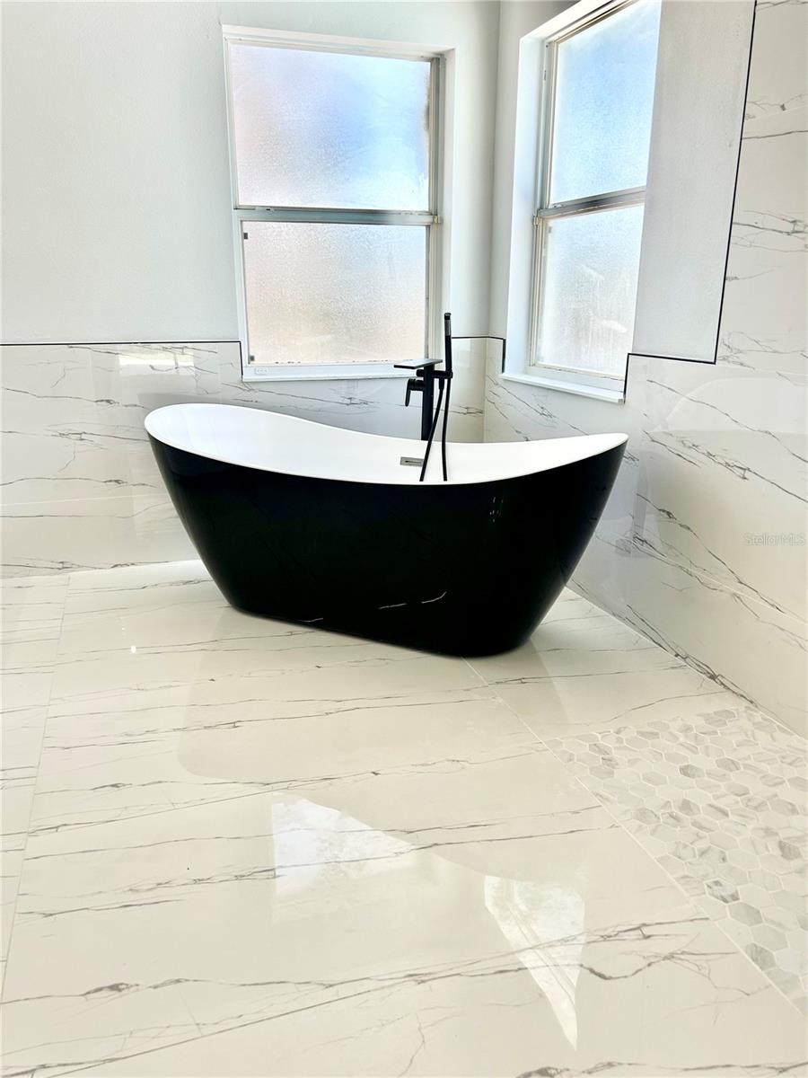 Image 17 of 32 For 154 Woodbury Pines Circle