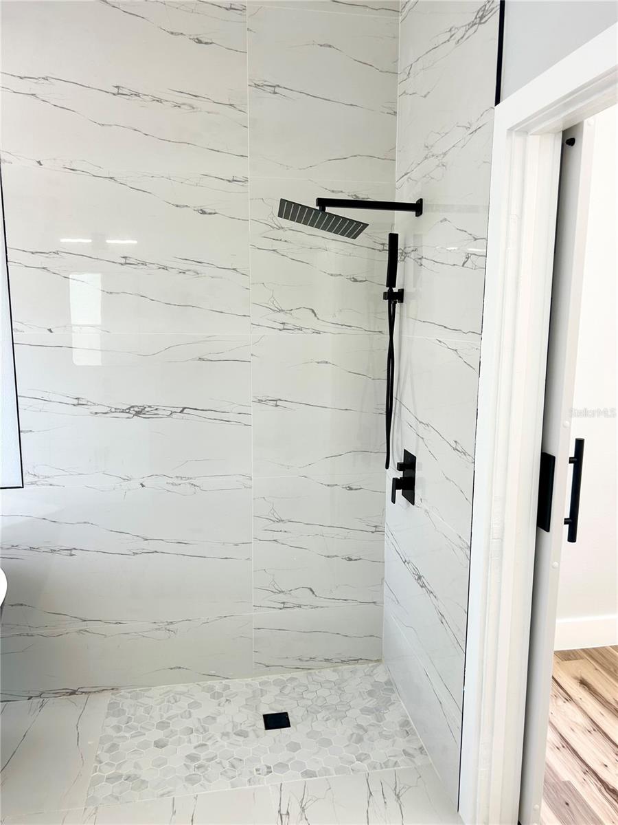 Image 18 of 32 For 154 Woodbury Pines Circle