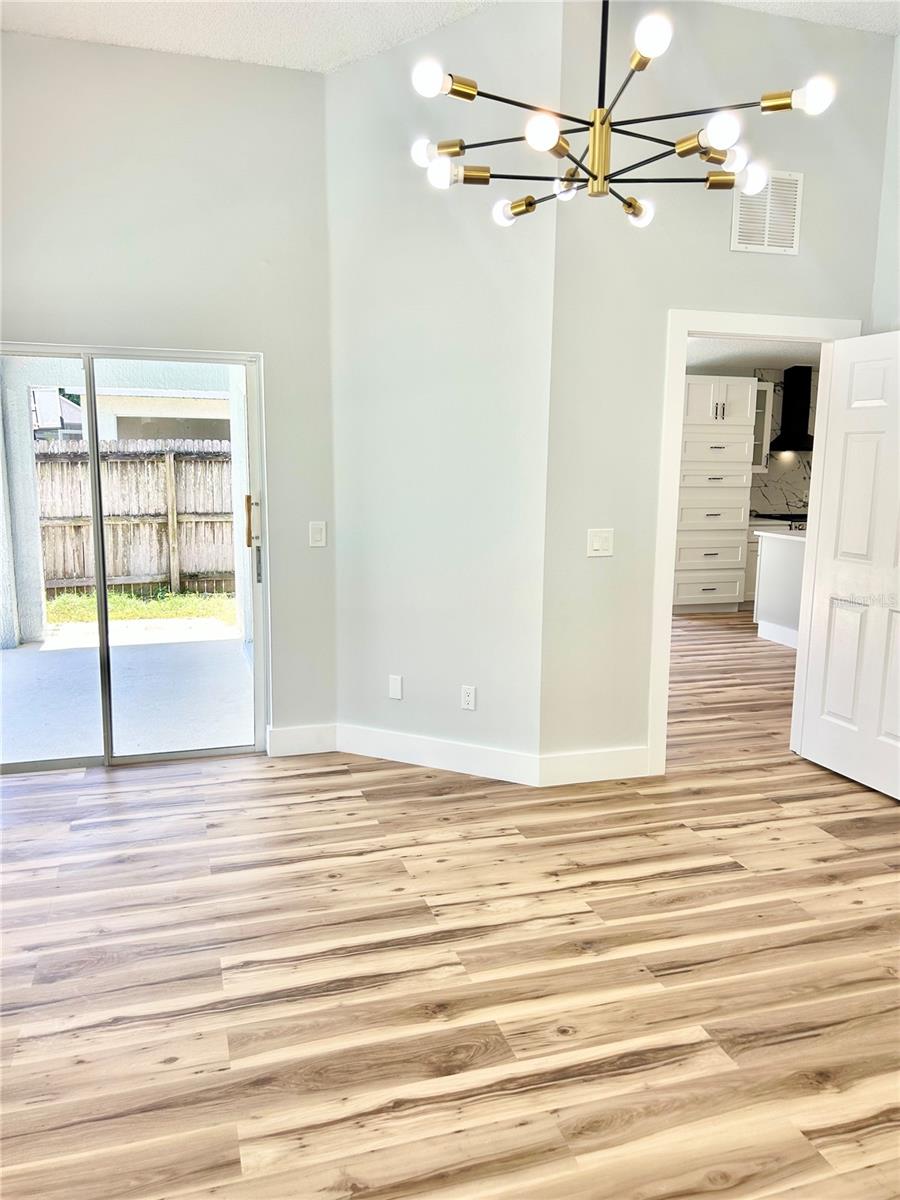 Image 19 of 32 For 154 Woodbury Pines Circle