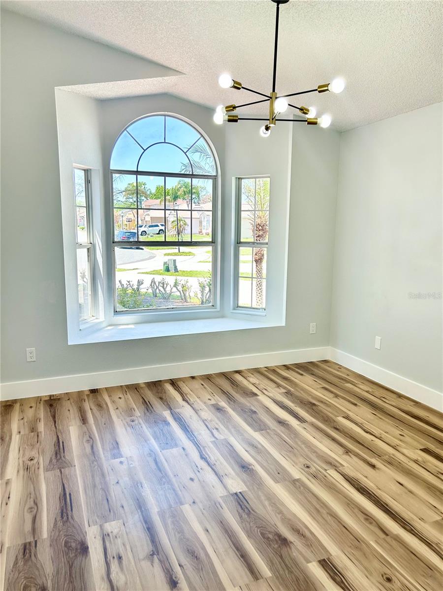 Image 20 of 32 For 154 Woodbury Pines Circle