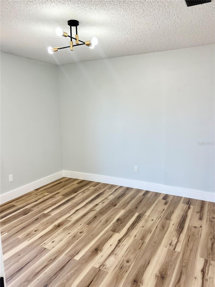 Image 21 of 32 For 154 Woodbury Pines Circle