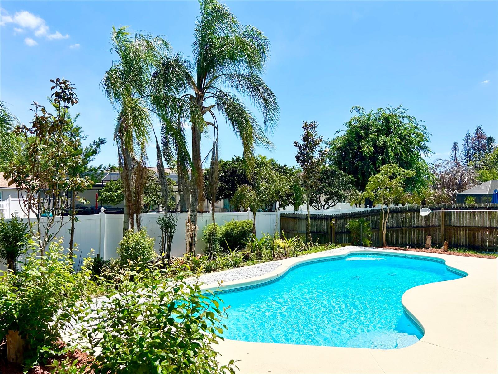 Image 27 of 32 For 154 Woodbury Pines Circle