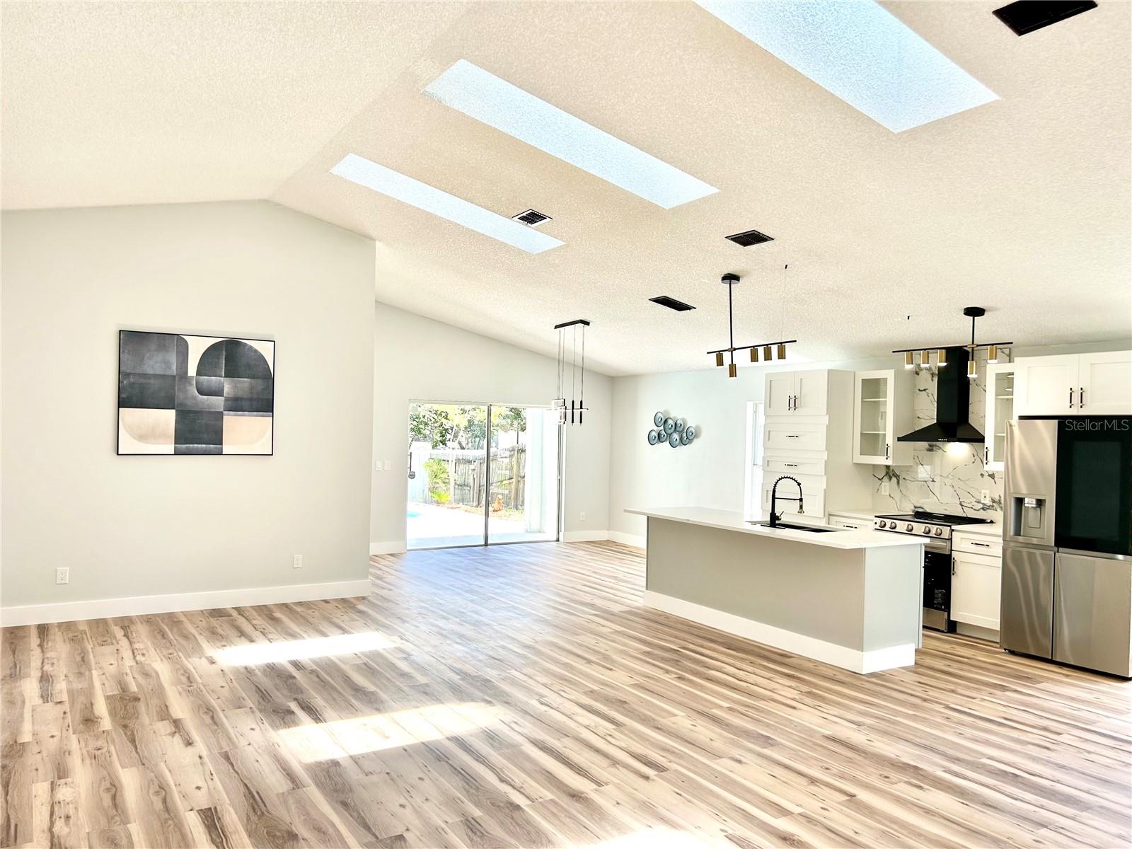 Image 4 of 32 For 154 Woodbury Pines Circle