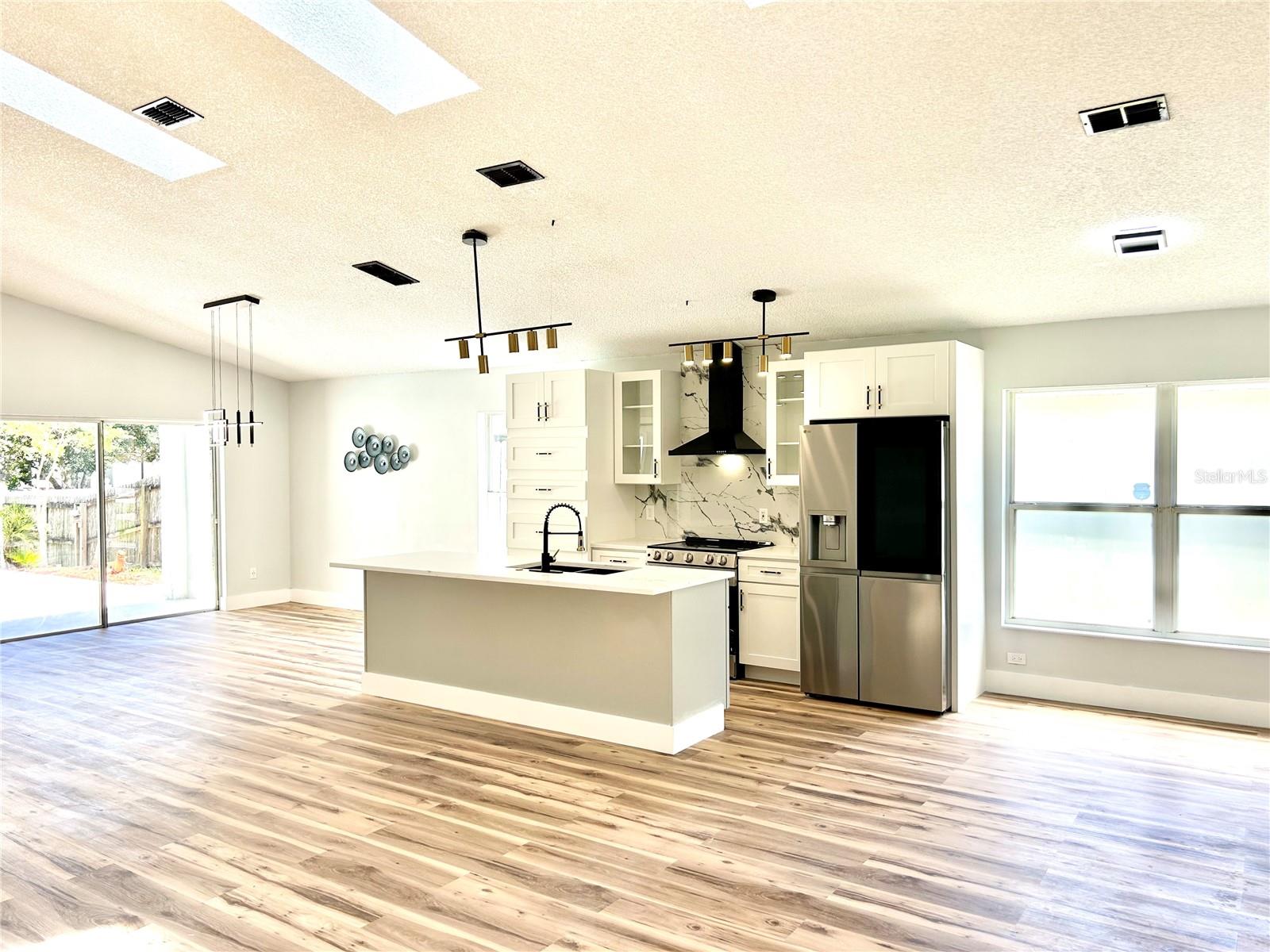 Image 5 of 32 For 154 Woodbury Pines Circle