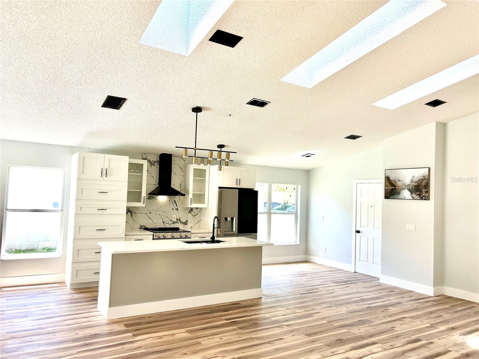 Image 6 of 32 For 154 Woodbury Pines Circle