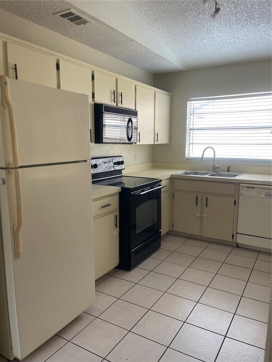 Image 6 of 14 For 1618 Bobolink Lane