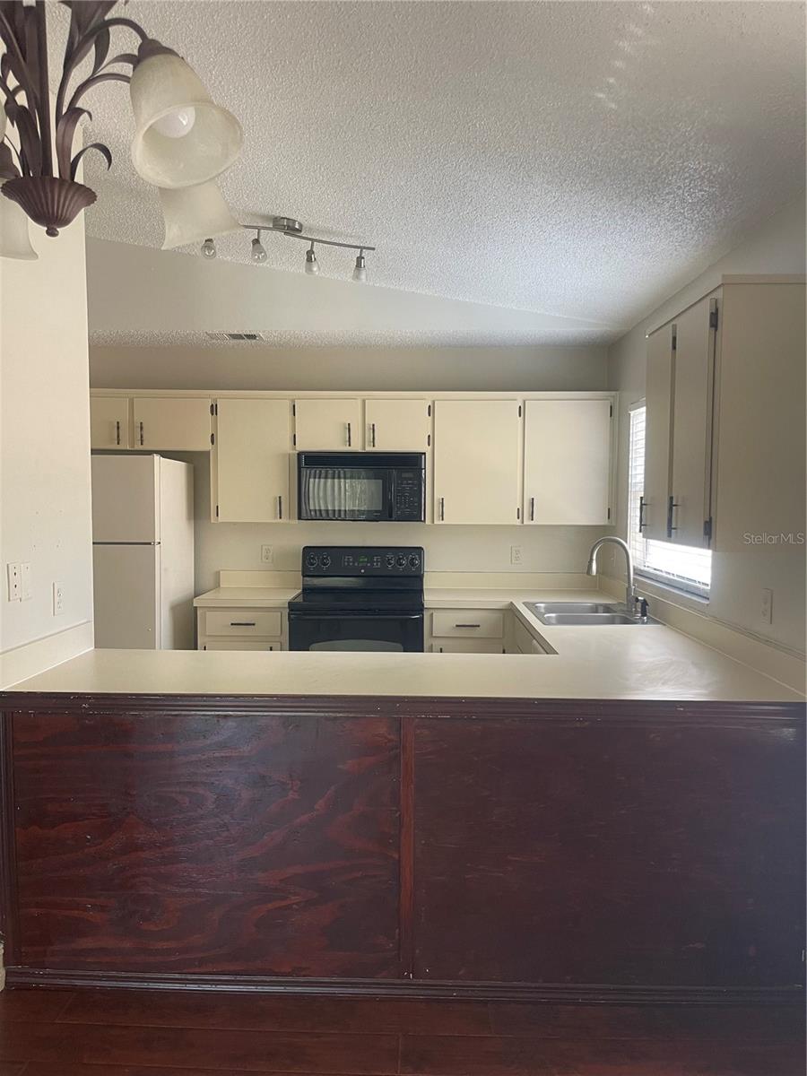 Image 7 of 14 For 1618 Bobolink Lane