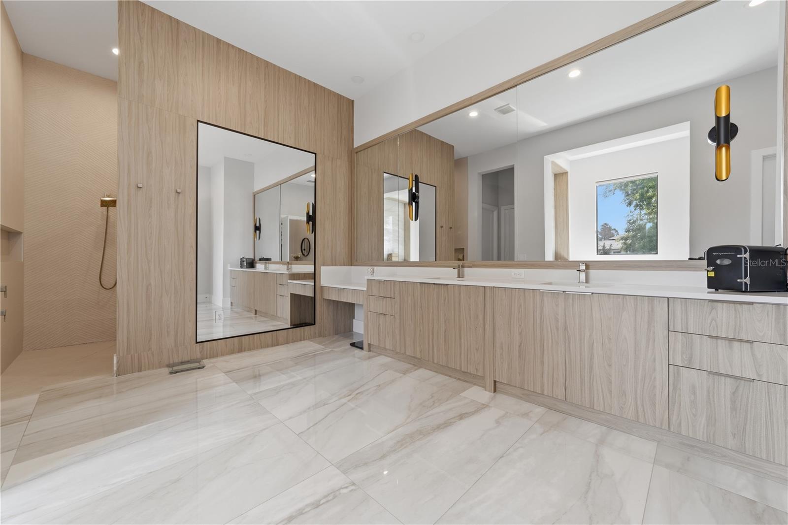 Image 19 of 57 For 16804 Vinci Way