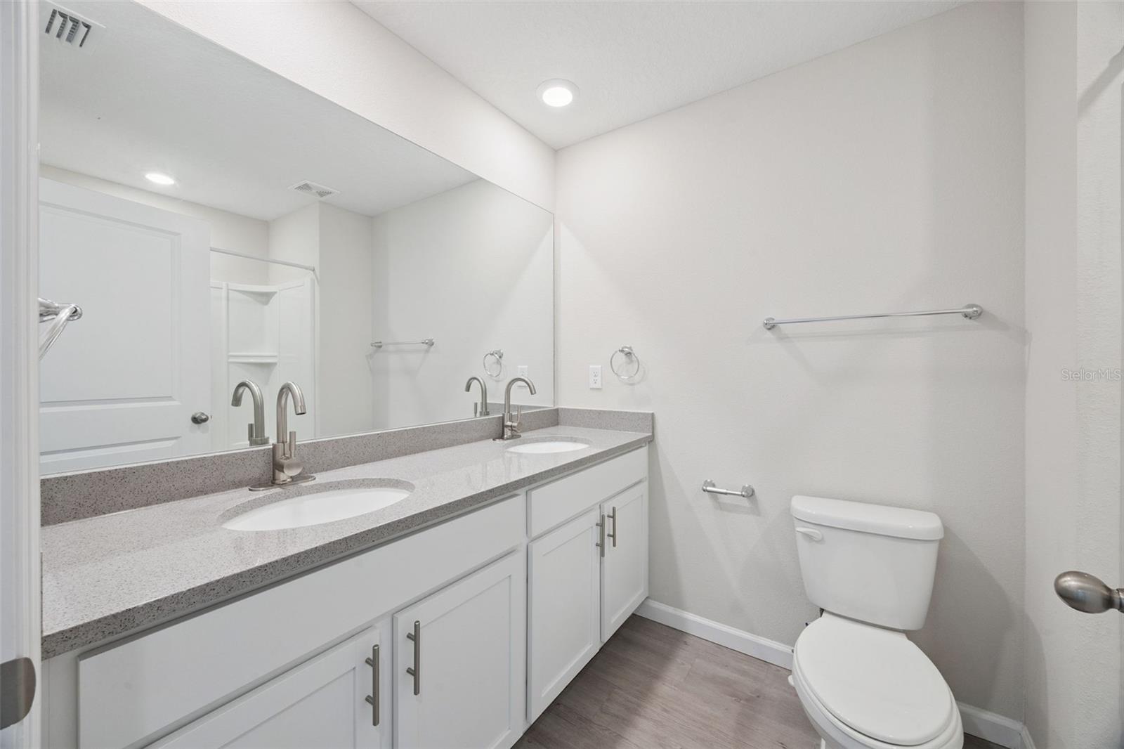 Image 17 of 33 For 2960 Oak Park Way 41