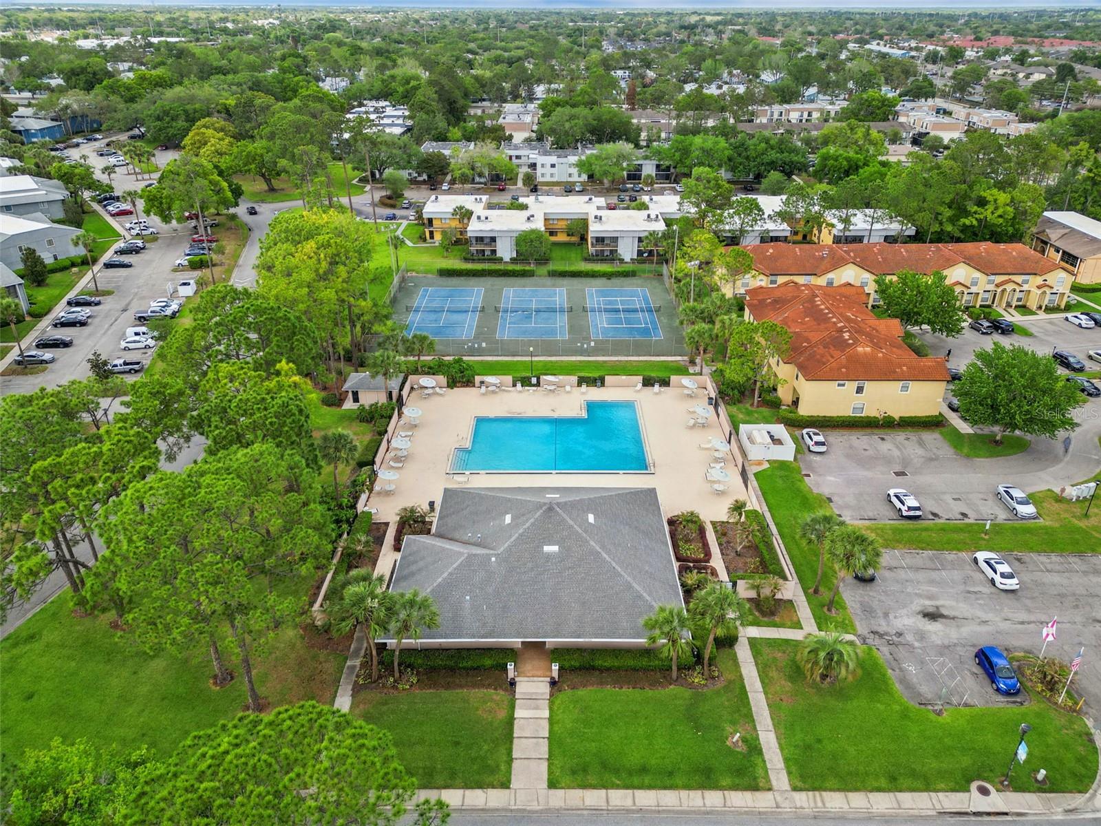 Image 30 of 33 For 2960 Oak Park Way 41