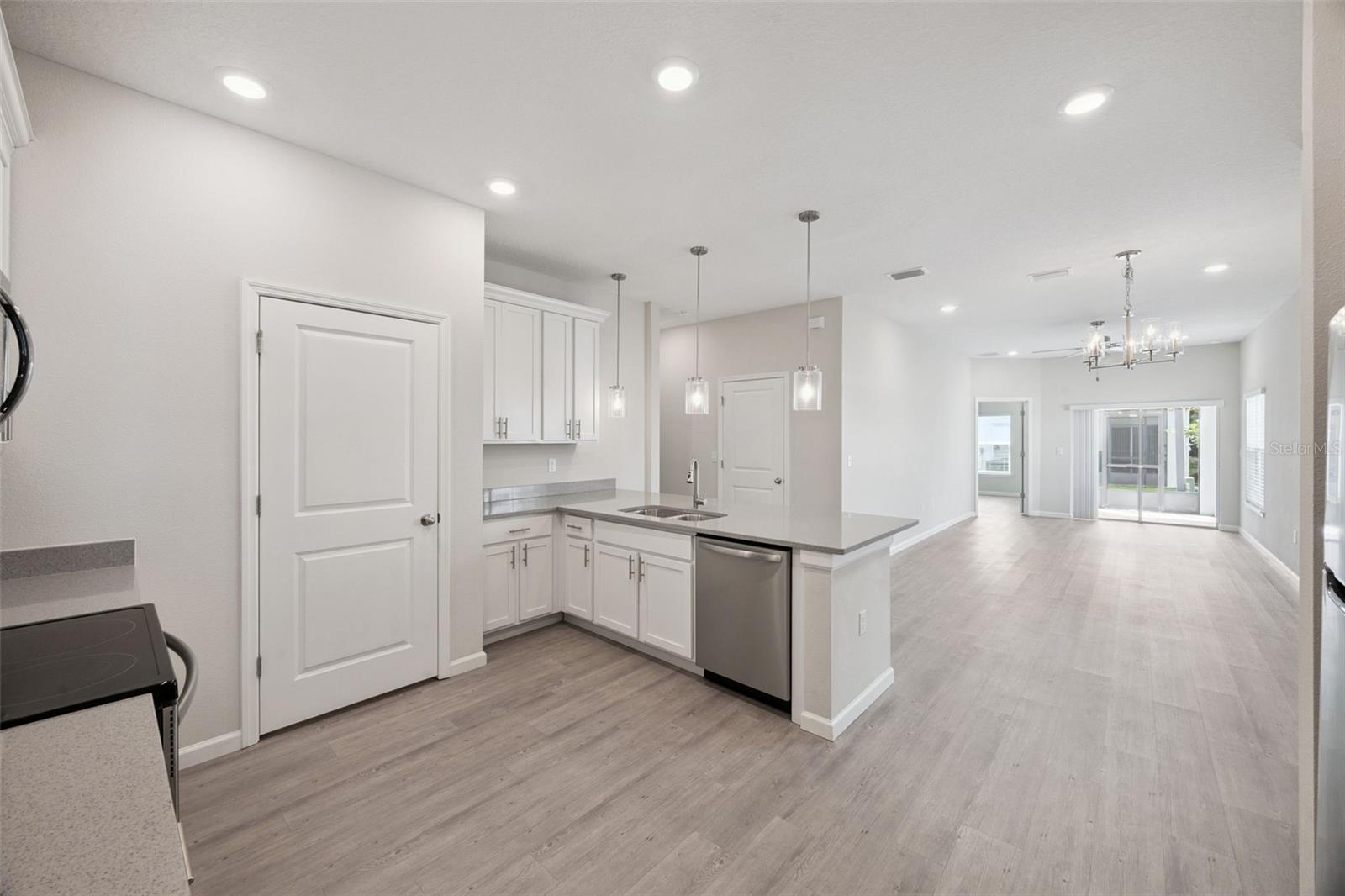 Image 4 of 33 For 2960 Oak Park Way 41