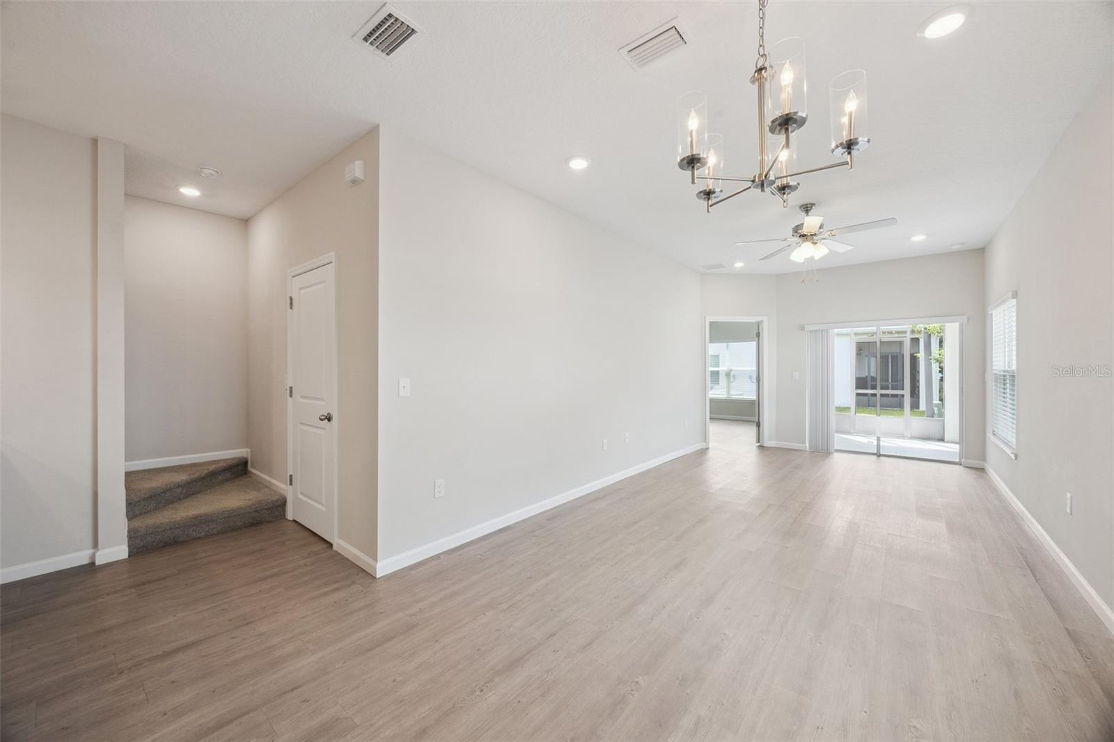 Image 5 of 33 For 2960 Oak Park Way 41