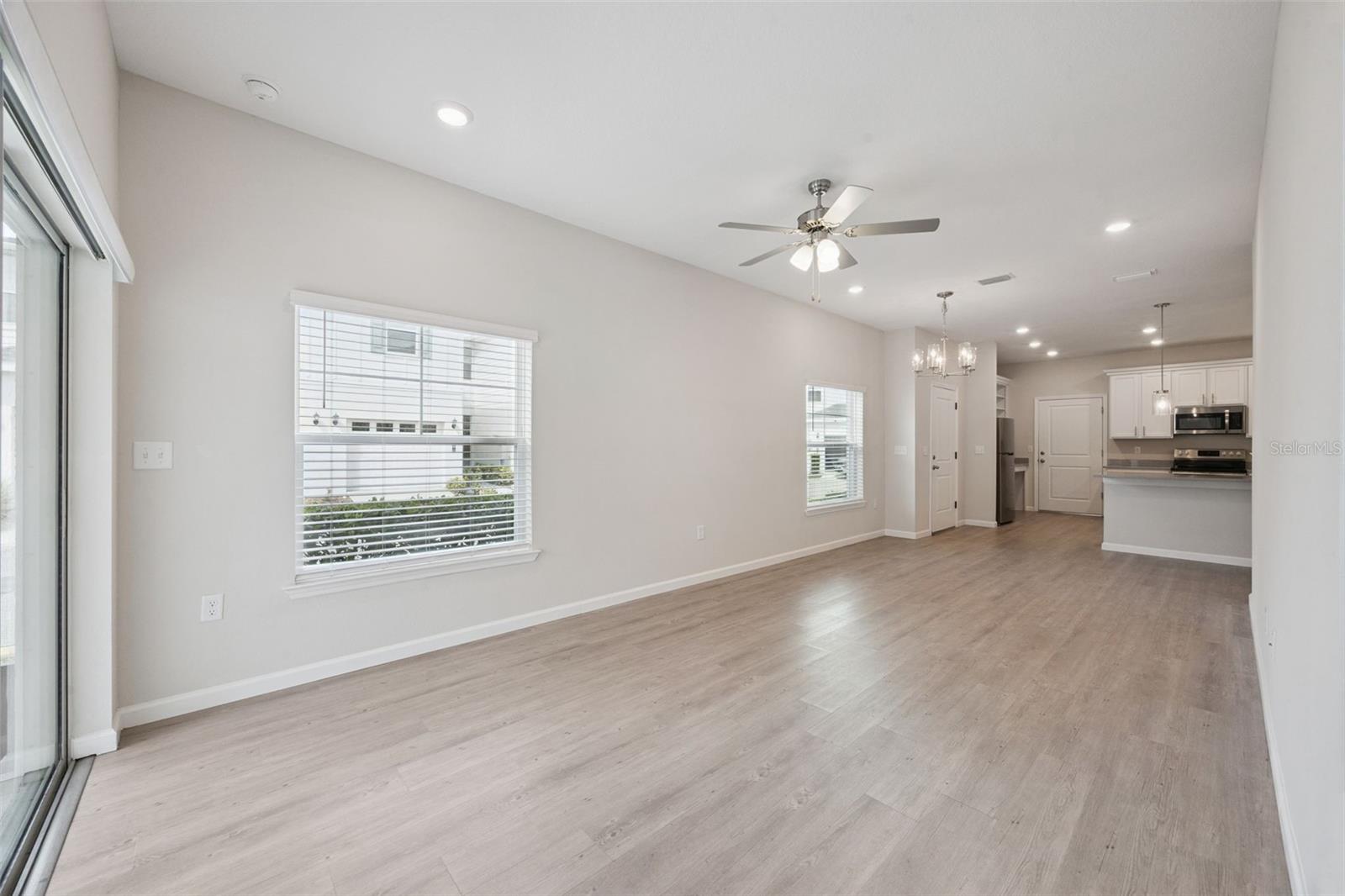 Image 7 of 33 For 2960 Oak Park Way 41