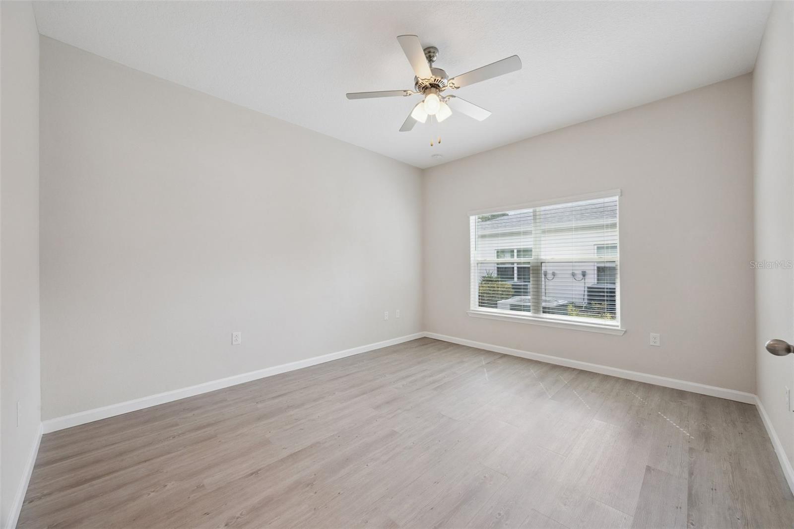 Image 8 of 33 For 2960 Oak Park Way 41