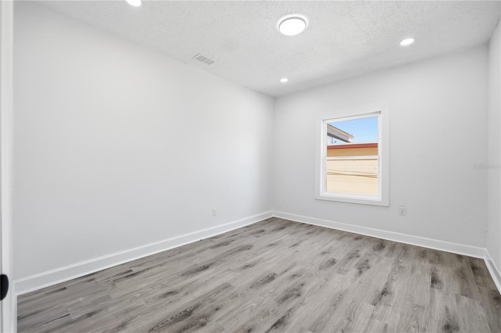 Image 10 of 32 For 1826 19th Street S