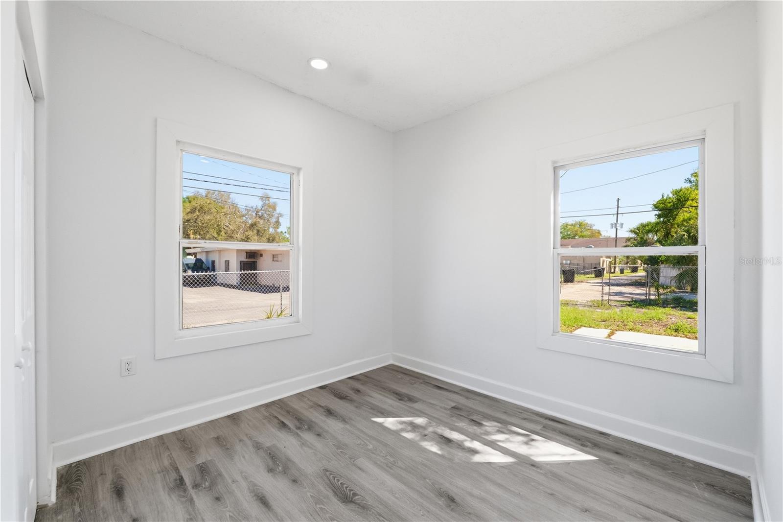 Image 12 of 32 For 1826 19th Street S