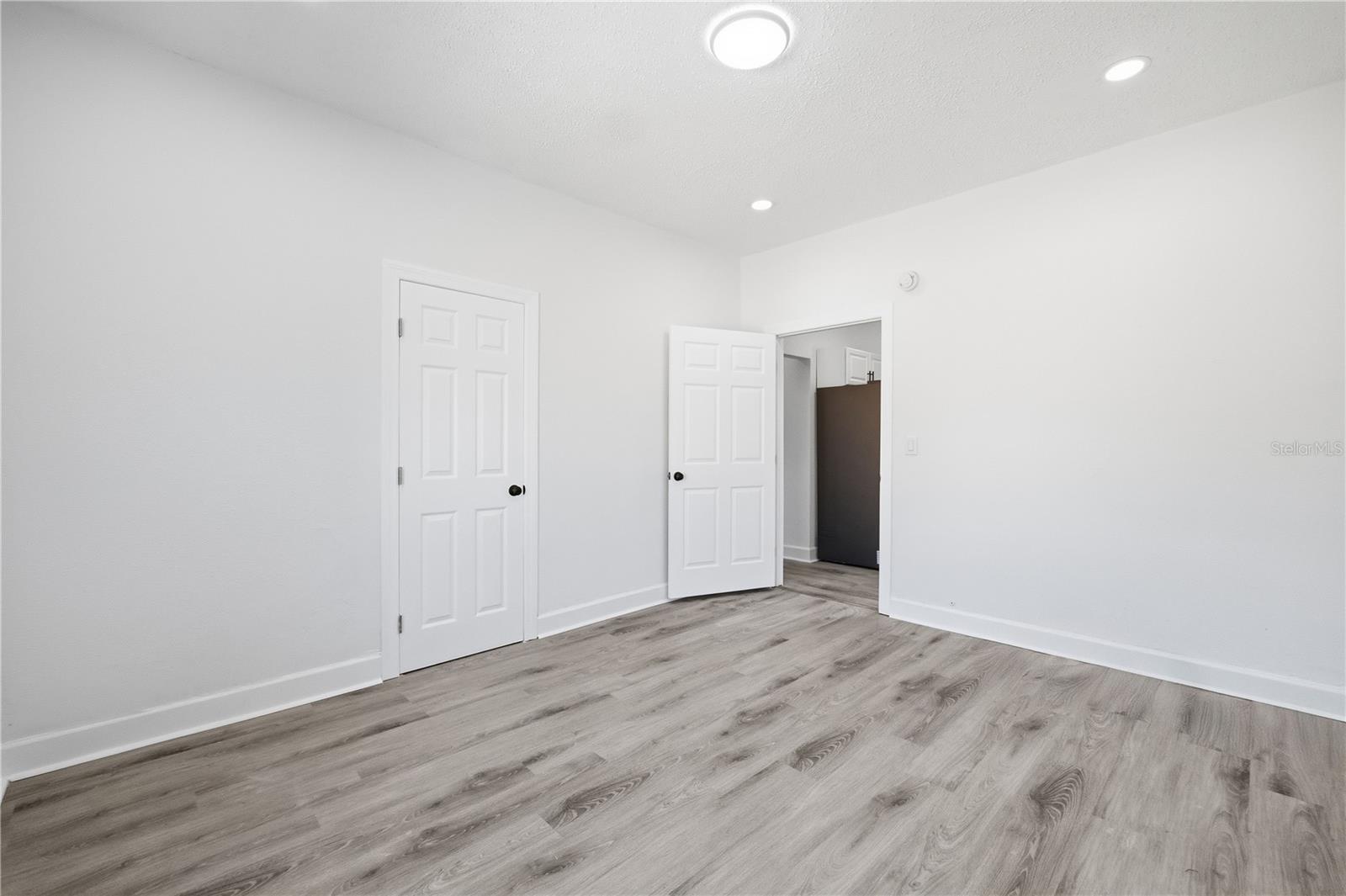 Image 15 of 32 For 1826 19th Street S