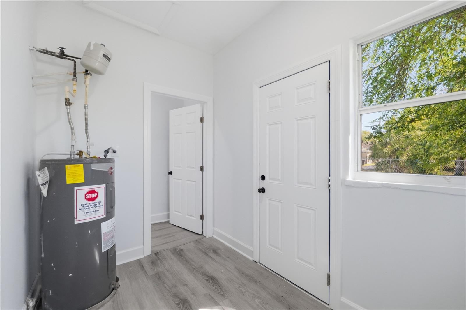 Image 21 of 32 For 1826 19th Street S