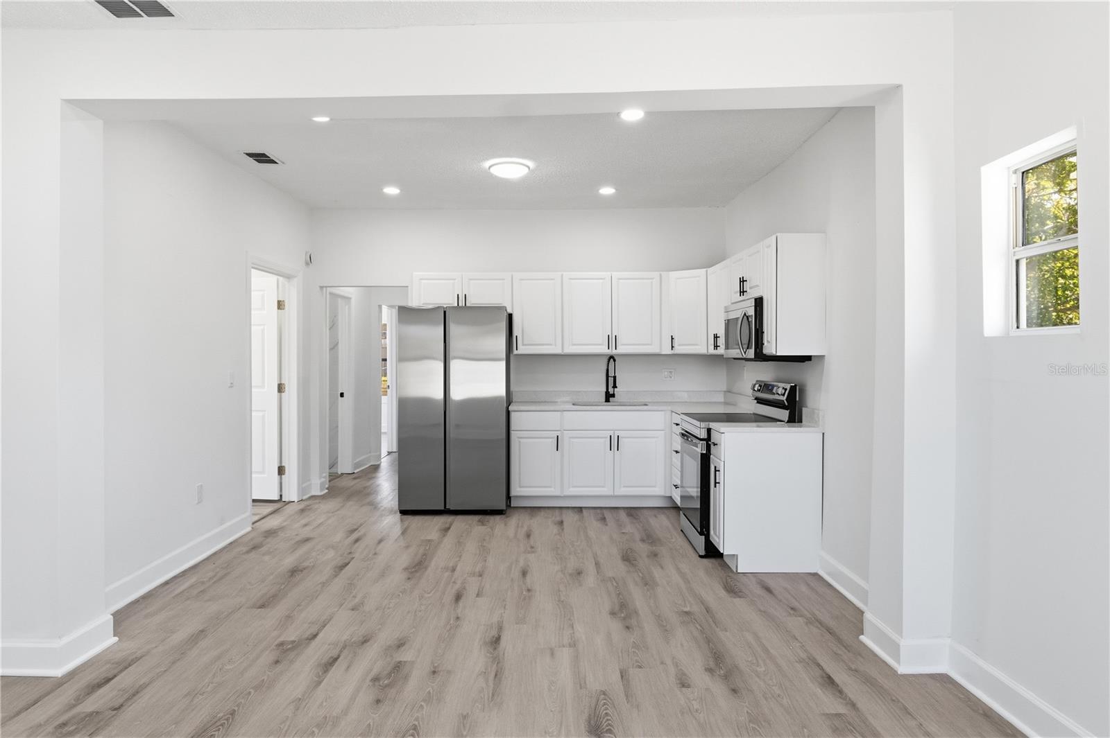 Image 3 of 32 For 1826 19th Street S