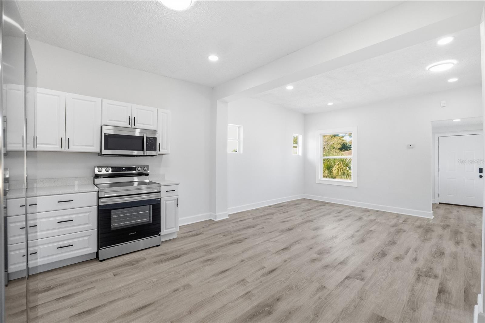 Image 5 of 32 For 1826 19th Street S