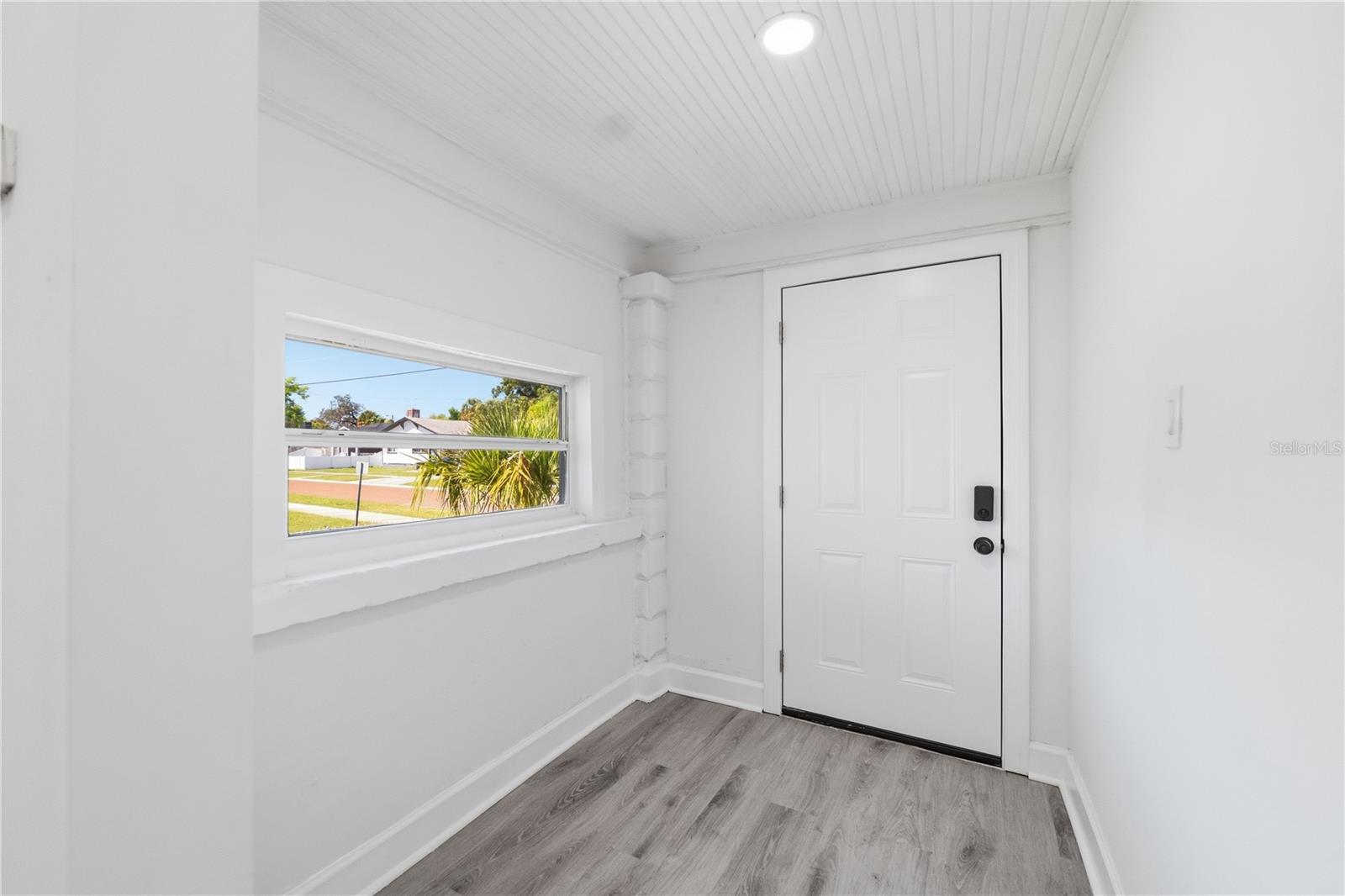 Image 6 of 32 For 1826 19th Street S