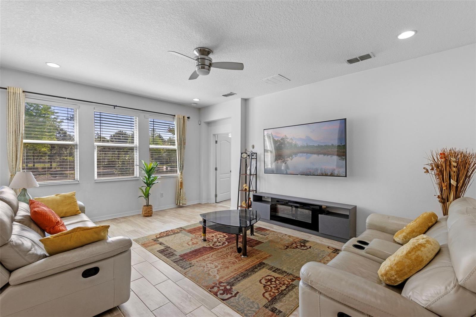 Image 10 of 32 For 985 Fallcreek Point