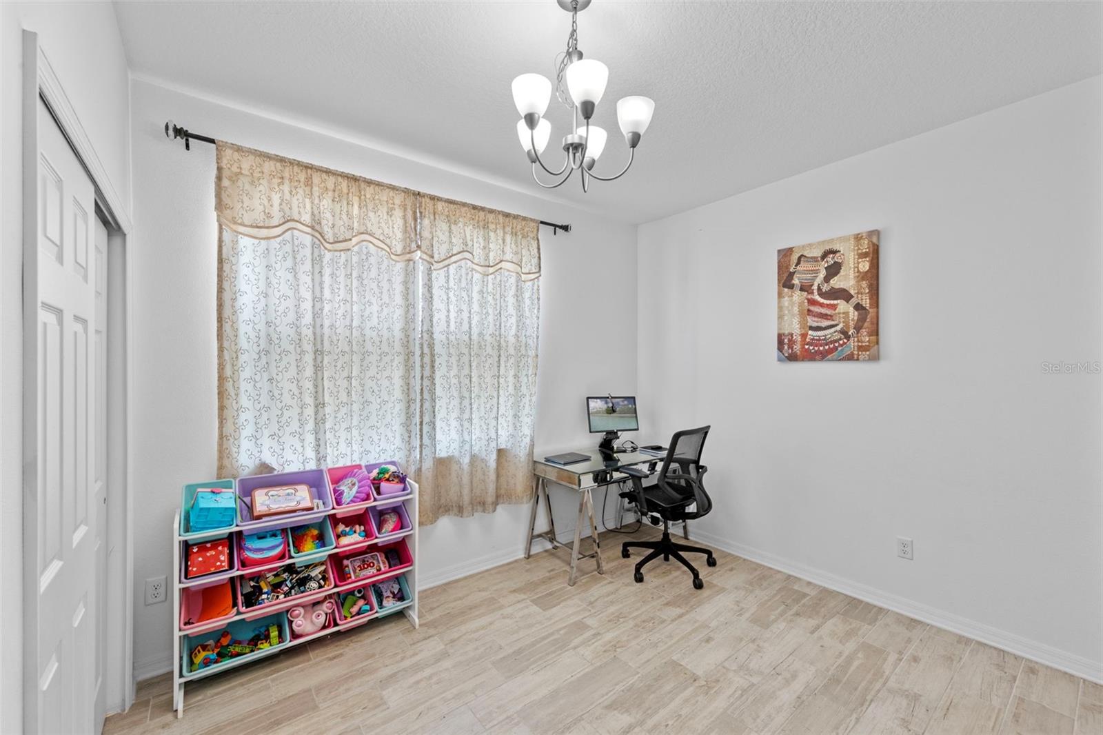 Image 18 of 32 For 985 Fallcreek Point