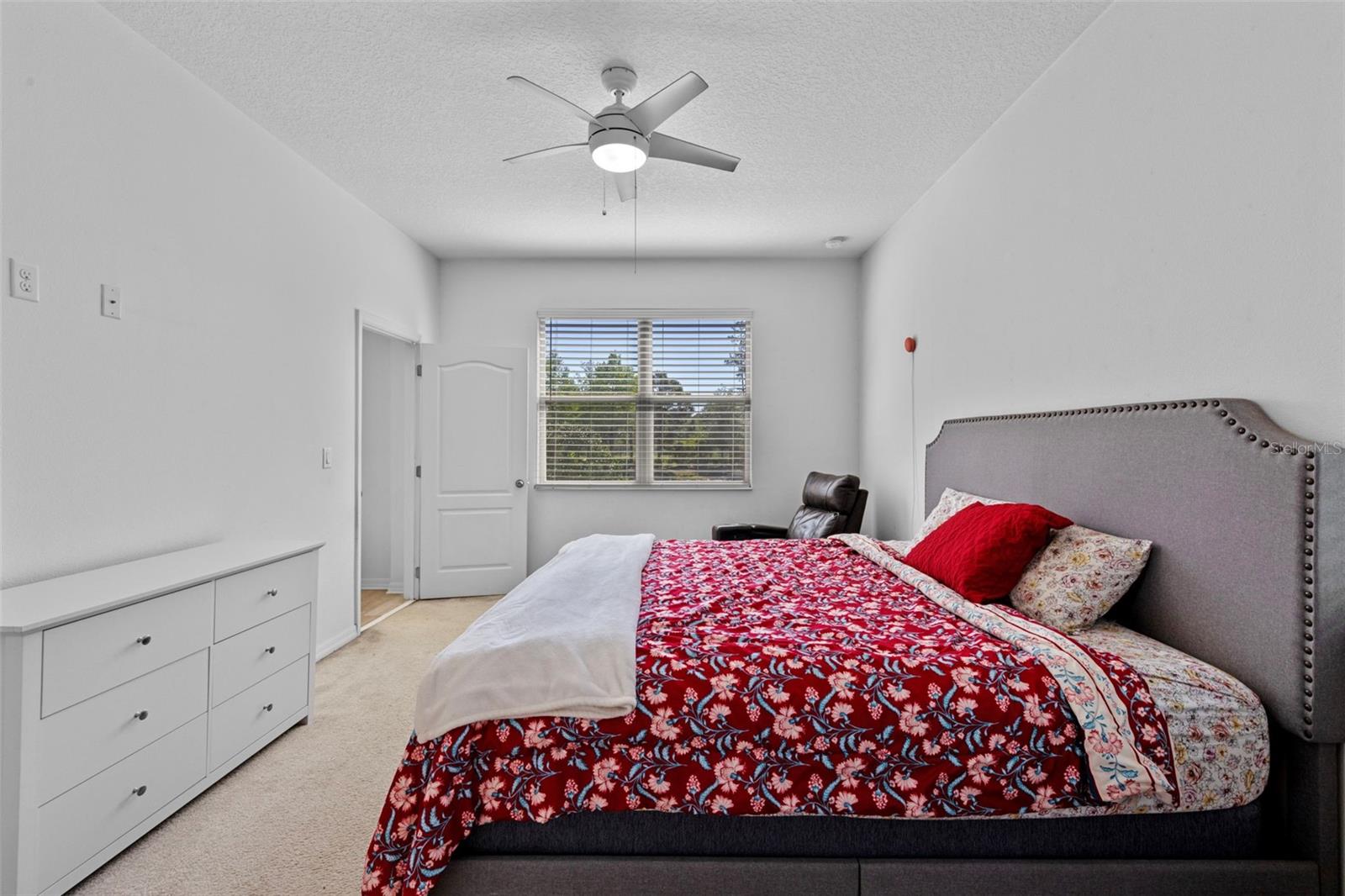 Image 20 of 32 For 985 Fallcreek Point