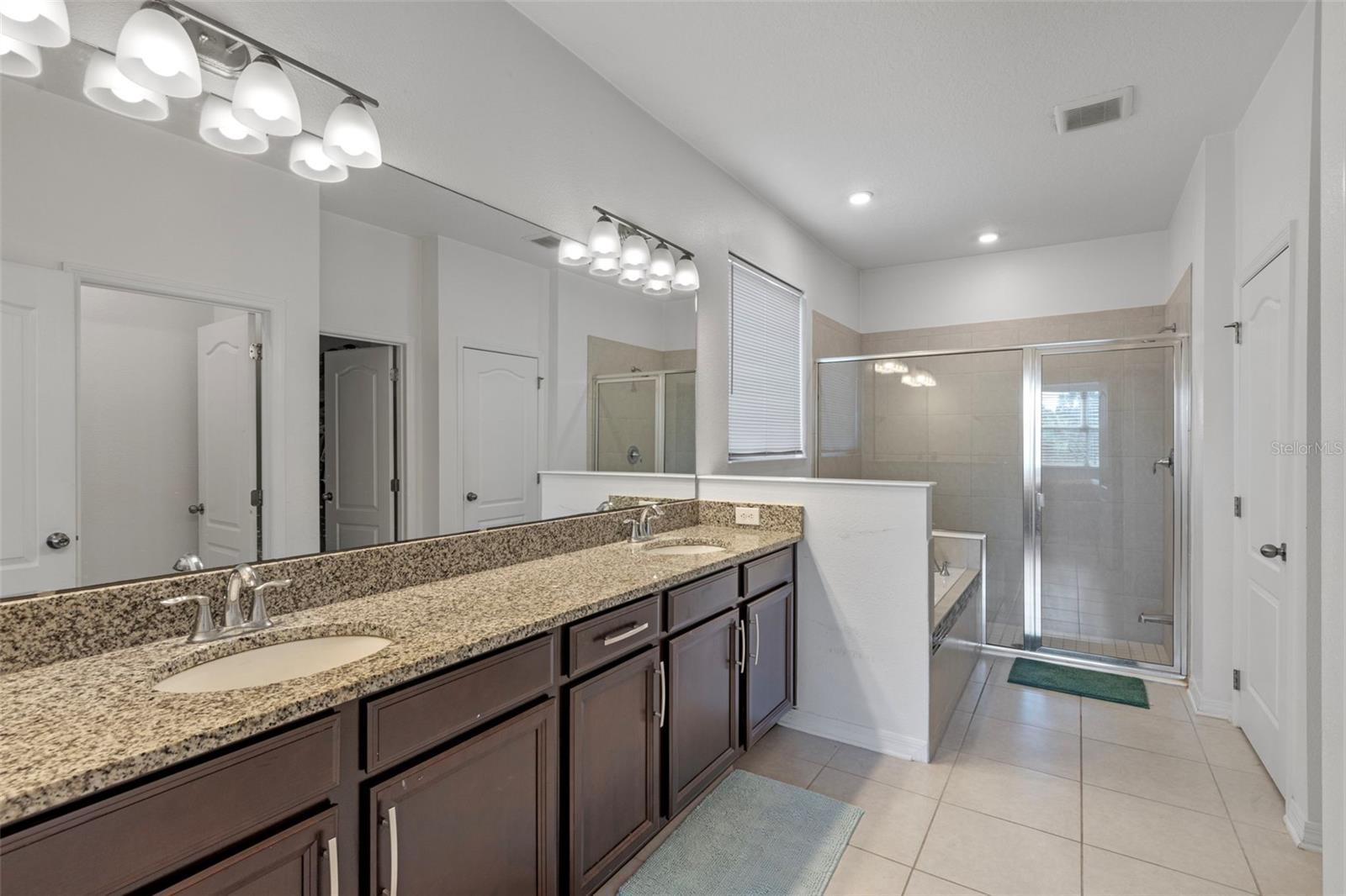 Image 22 of 32 For 985 Fallcreek Point