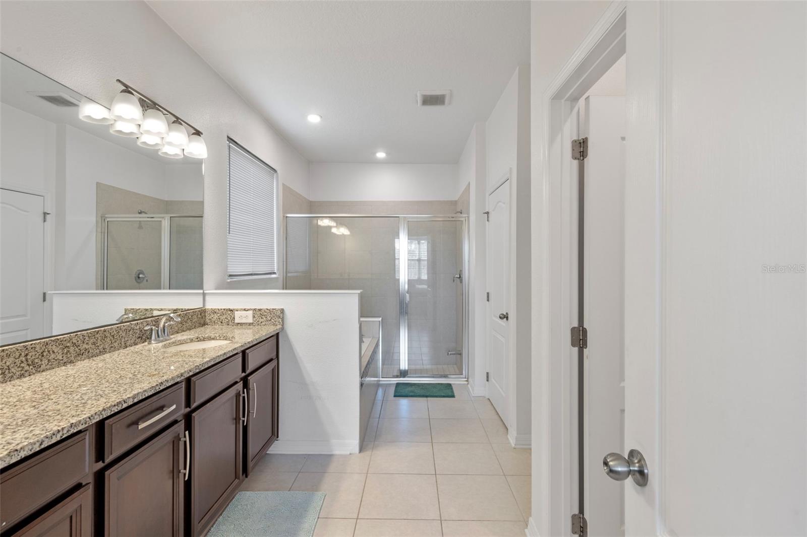 Image 23 of 32 For 985 Fallcreek Point