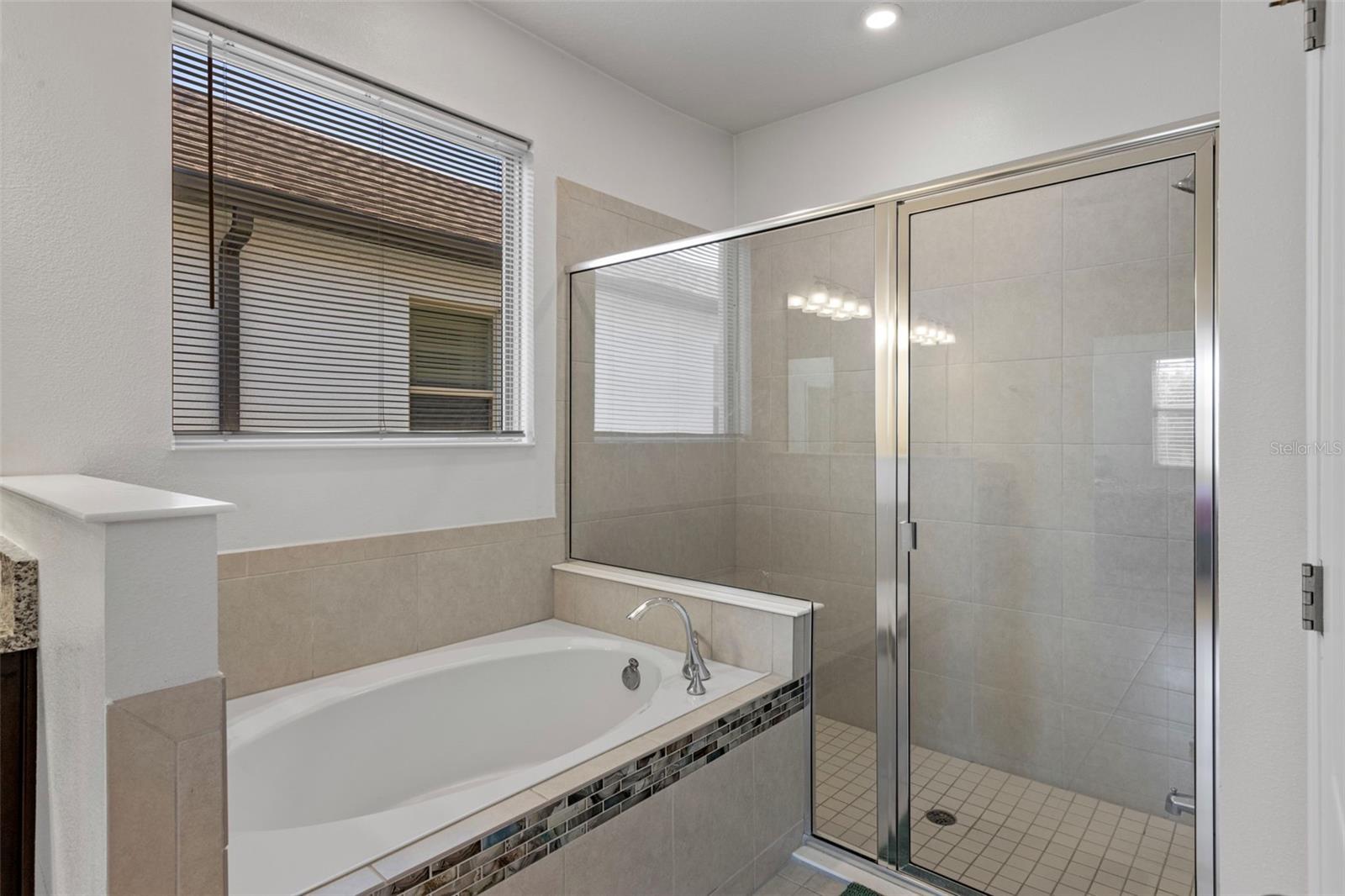 Image 24 of 32 For 985 Fallcreek Point