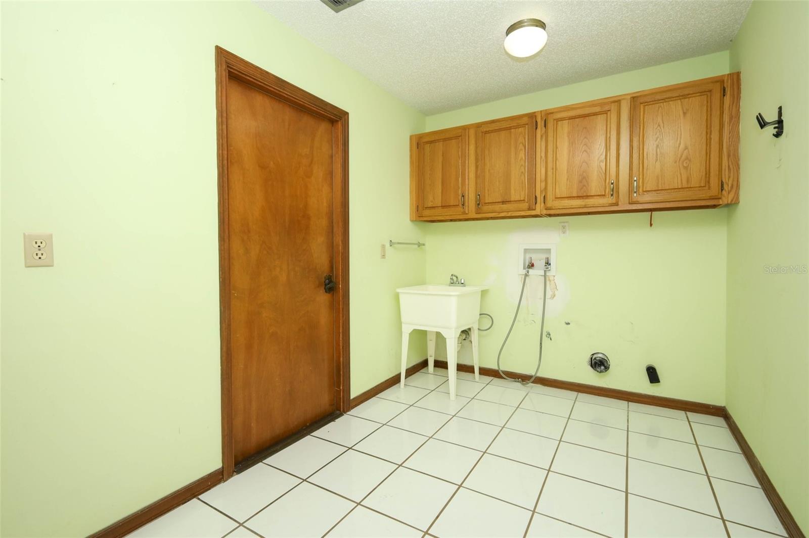 Image 17 of 27 For 4057 Winderlakes Drive