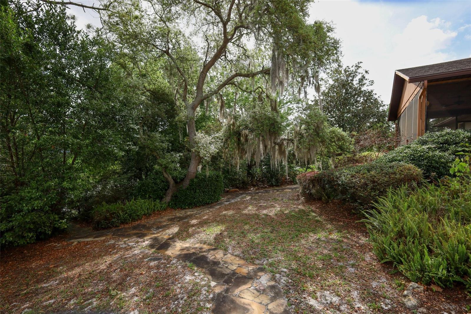 Image 19 of 27 For 4057 Winderlakes Drive