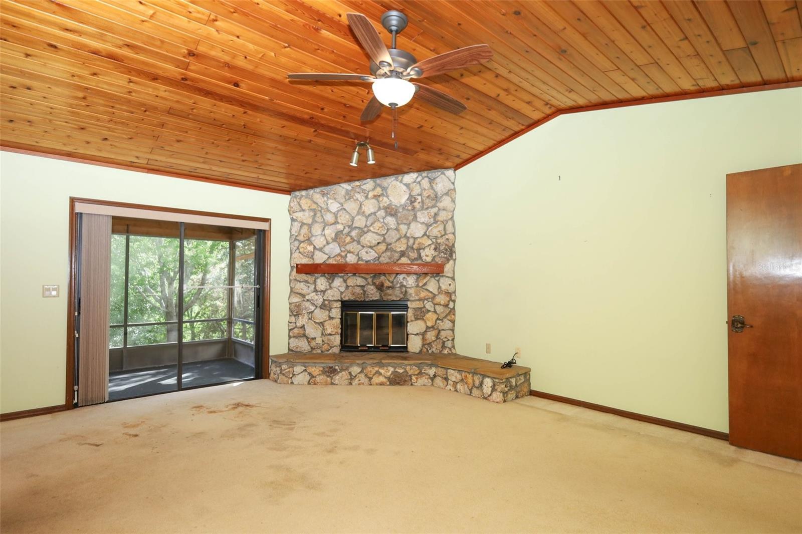 Image 6 of 27 For 4057 Winderlakes Drive