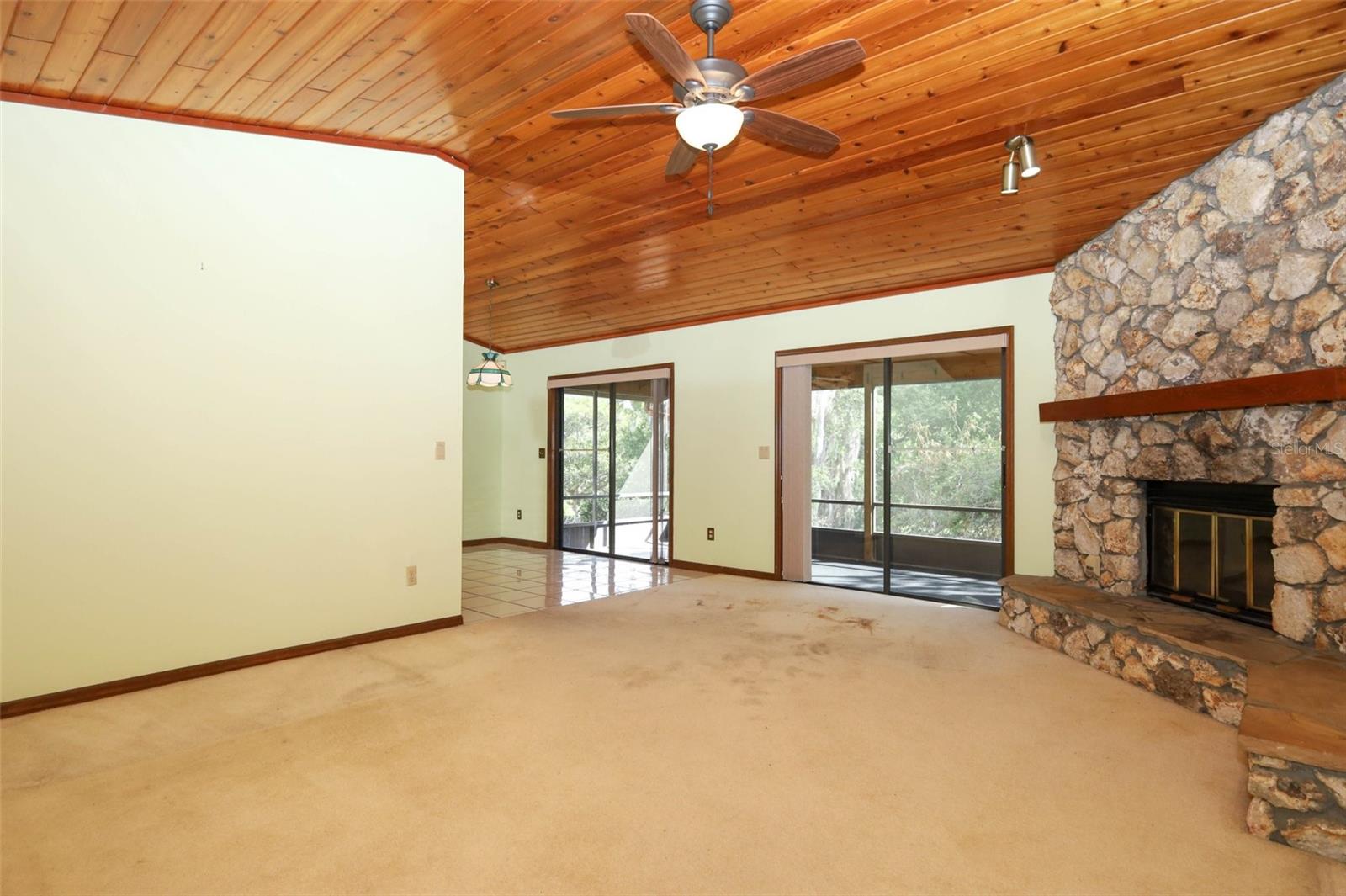 Image 7 of 27 For 4057 Winderlakes Drive