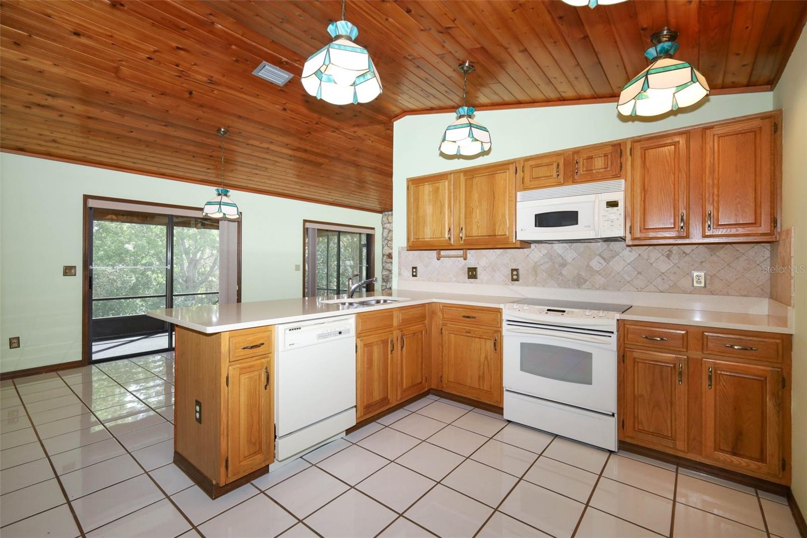 Image 9 of 27 For 4057 Winderlakes Drive