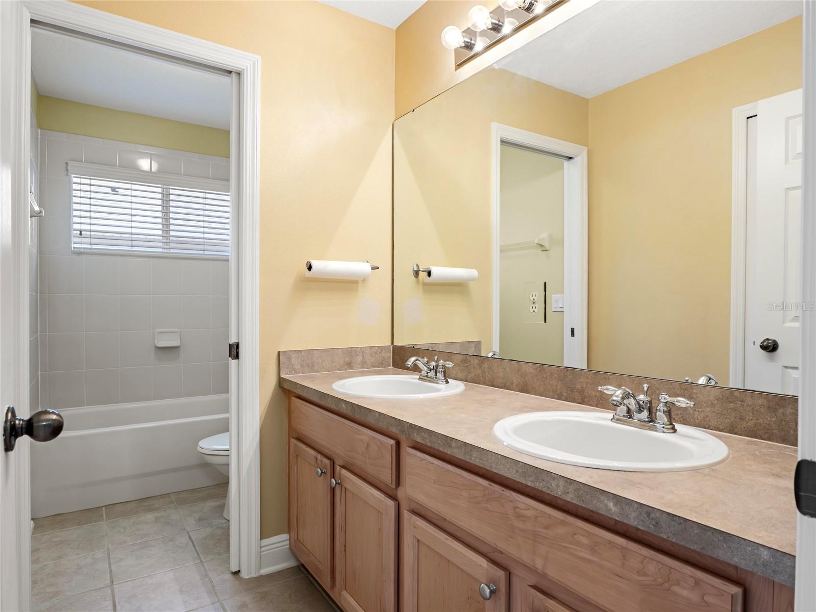 Image 24 of 35 For 375 Brentwood Club Cove