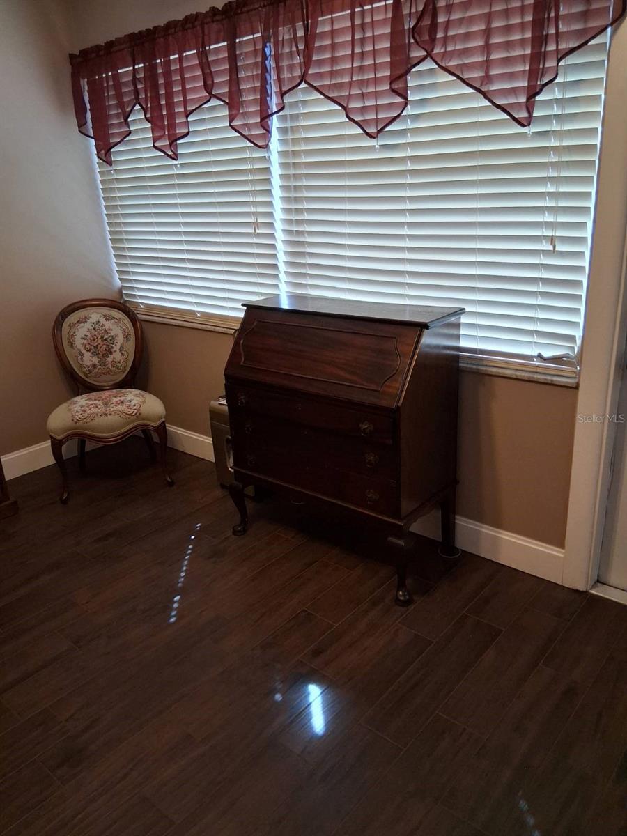 Listing photo id 16 for 6770 Riviera N