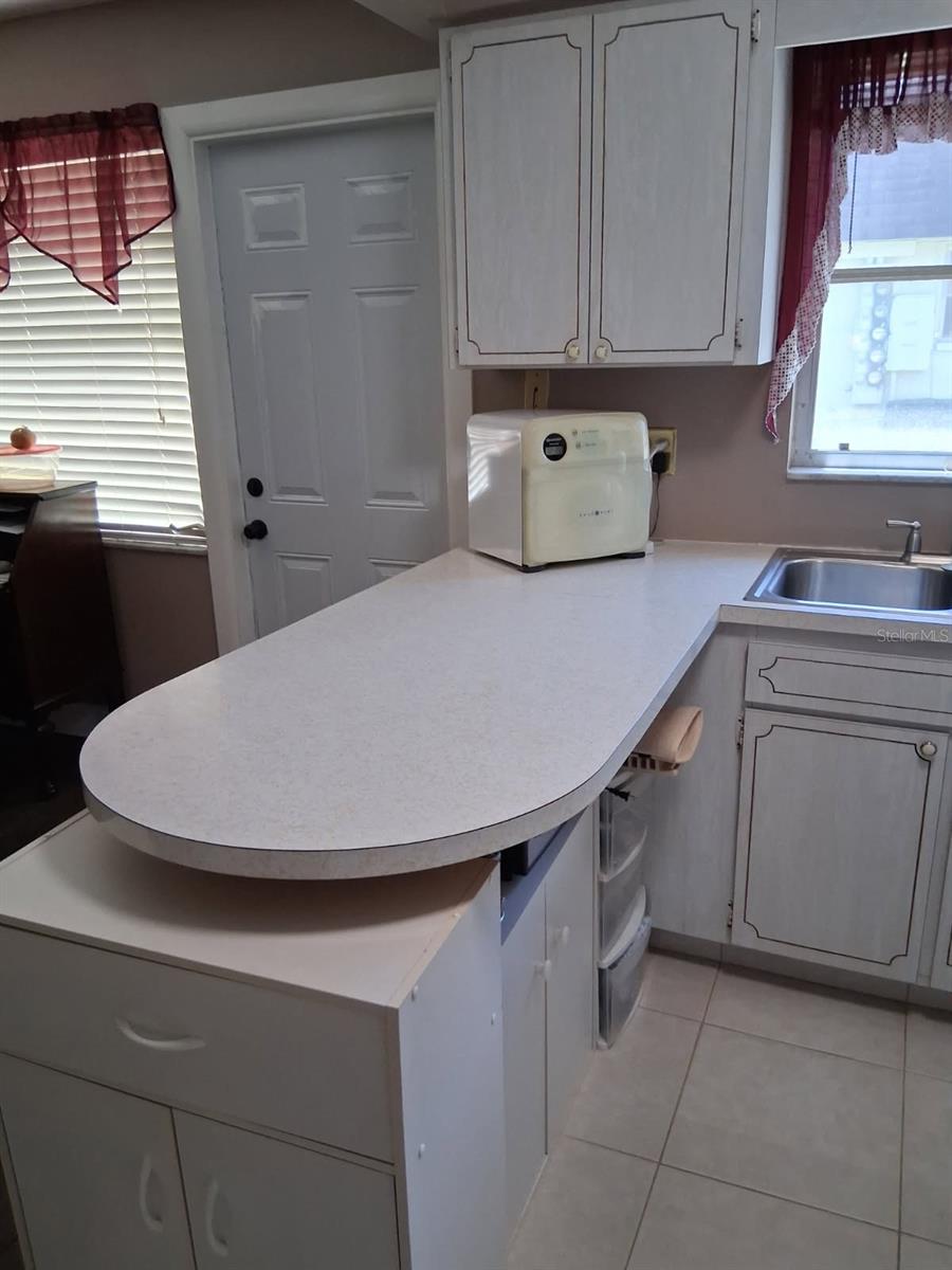 Listing photo id 18 for 6770 Riviera N