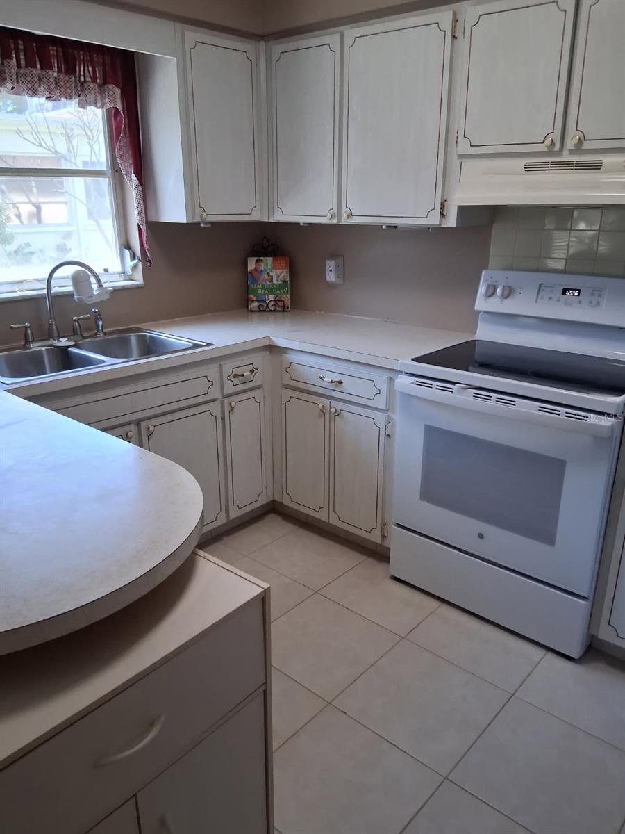 Listing photo id 19 for 6770 Riviera N