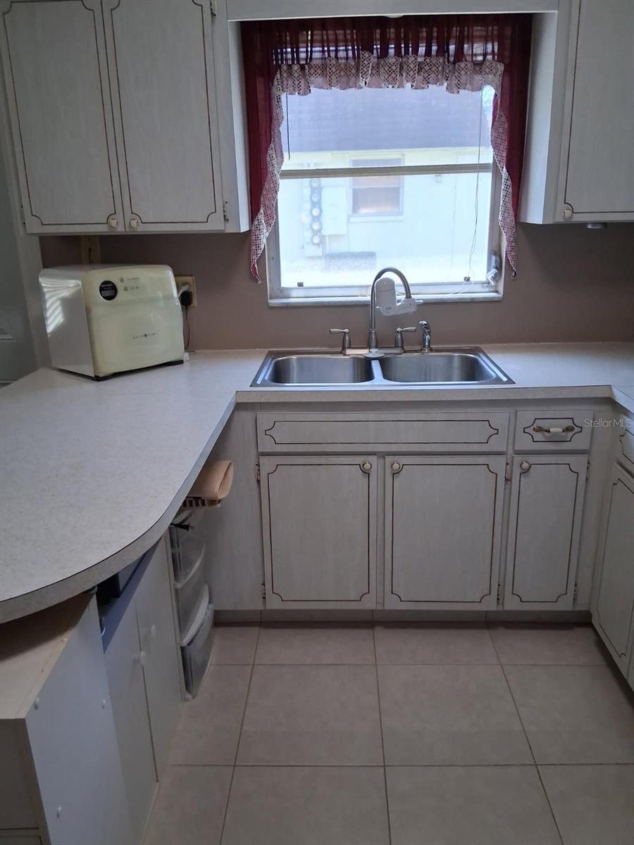 Listing photo id 20 for 6770 Riviera N