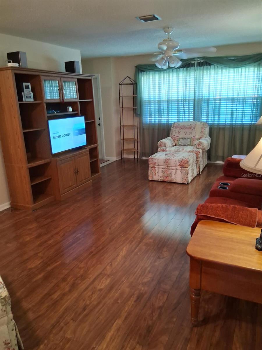 Listing photo id 2 for 6770 Riviera N