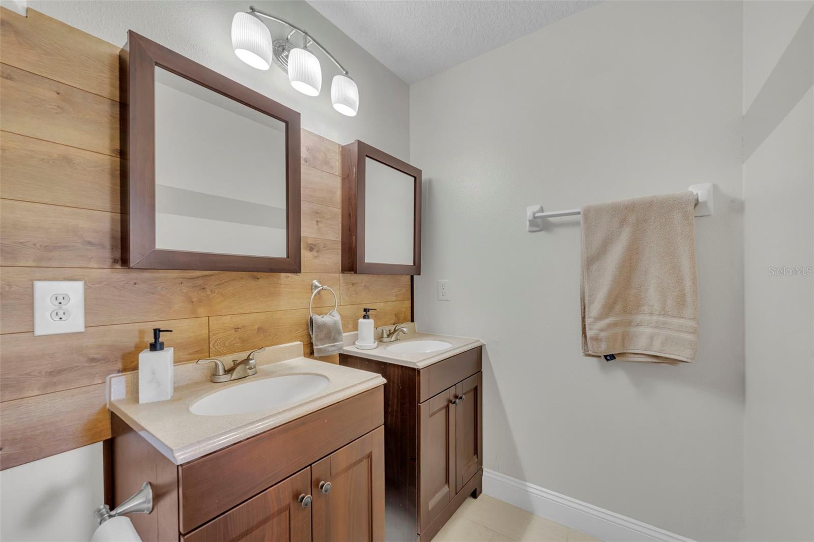 Image 19 of 26 For 676 Sandy Neck Lane 102