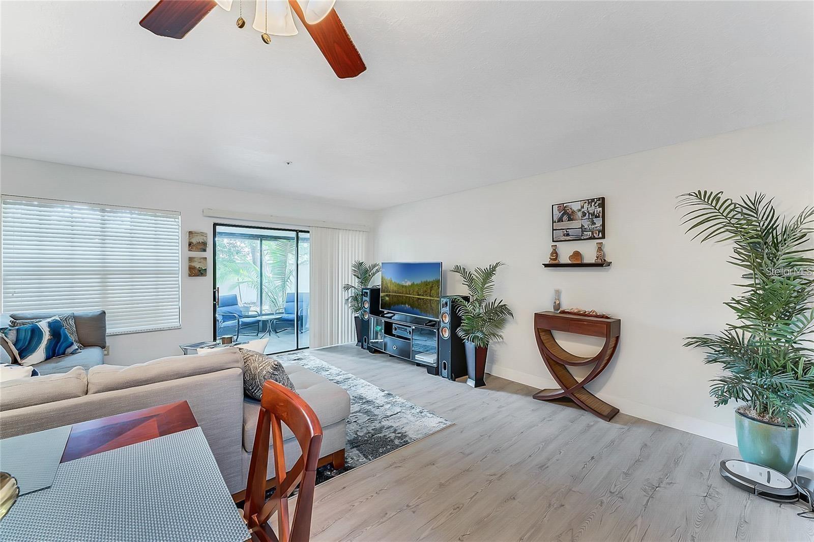 Image 10 of 18 For 563 Northbridge Drive