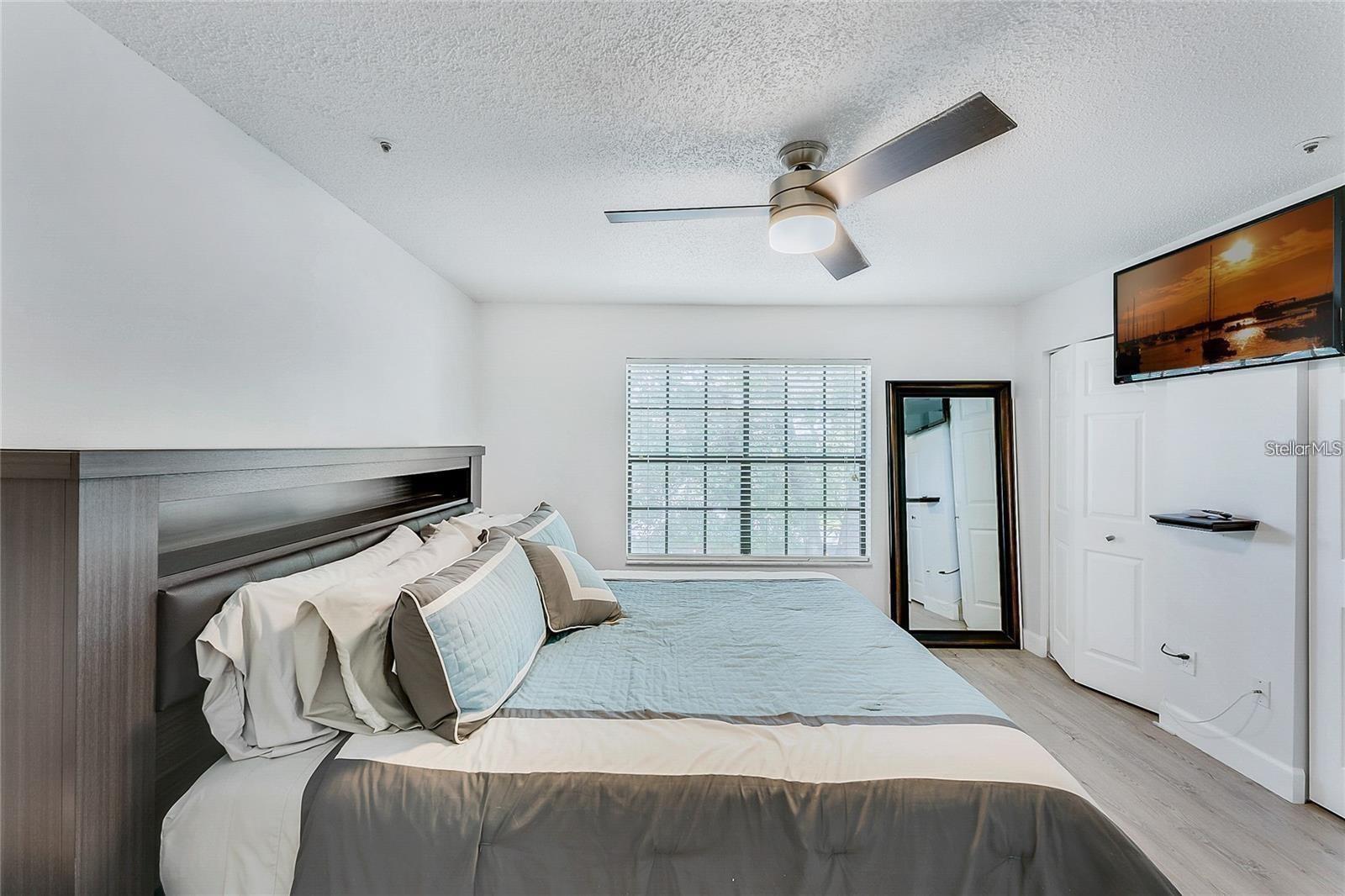 Image 3 of 18 For 563 Northbridge Drive