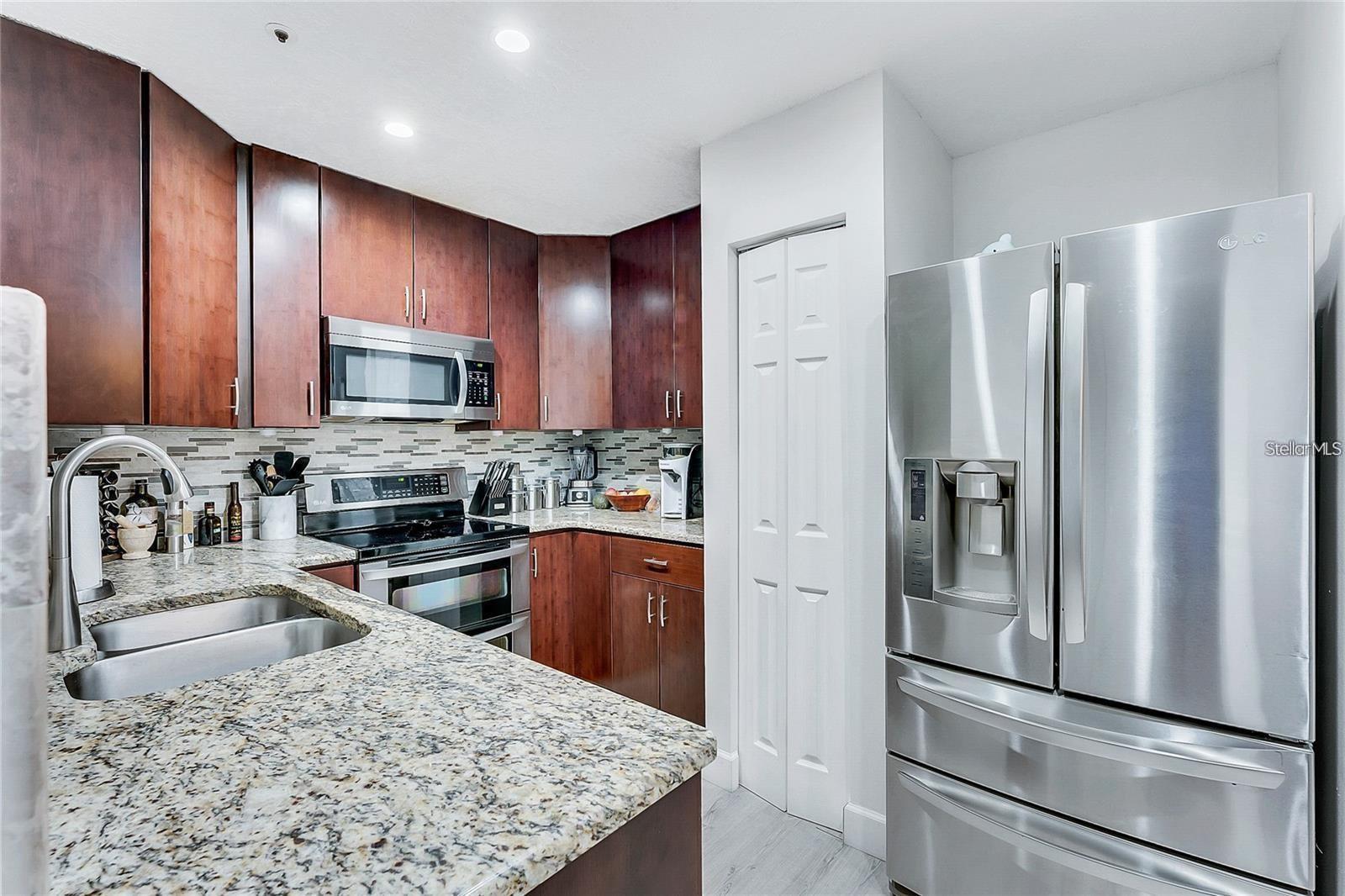 Image 8 of 18 For 563 Northbridge Drive