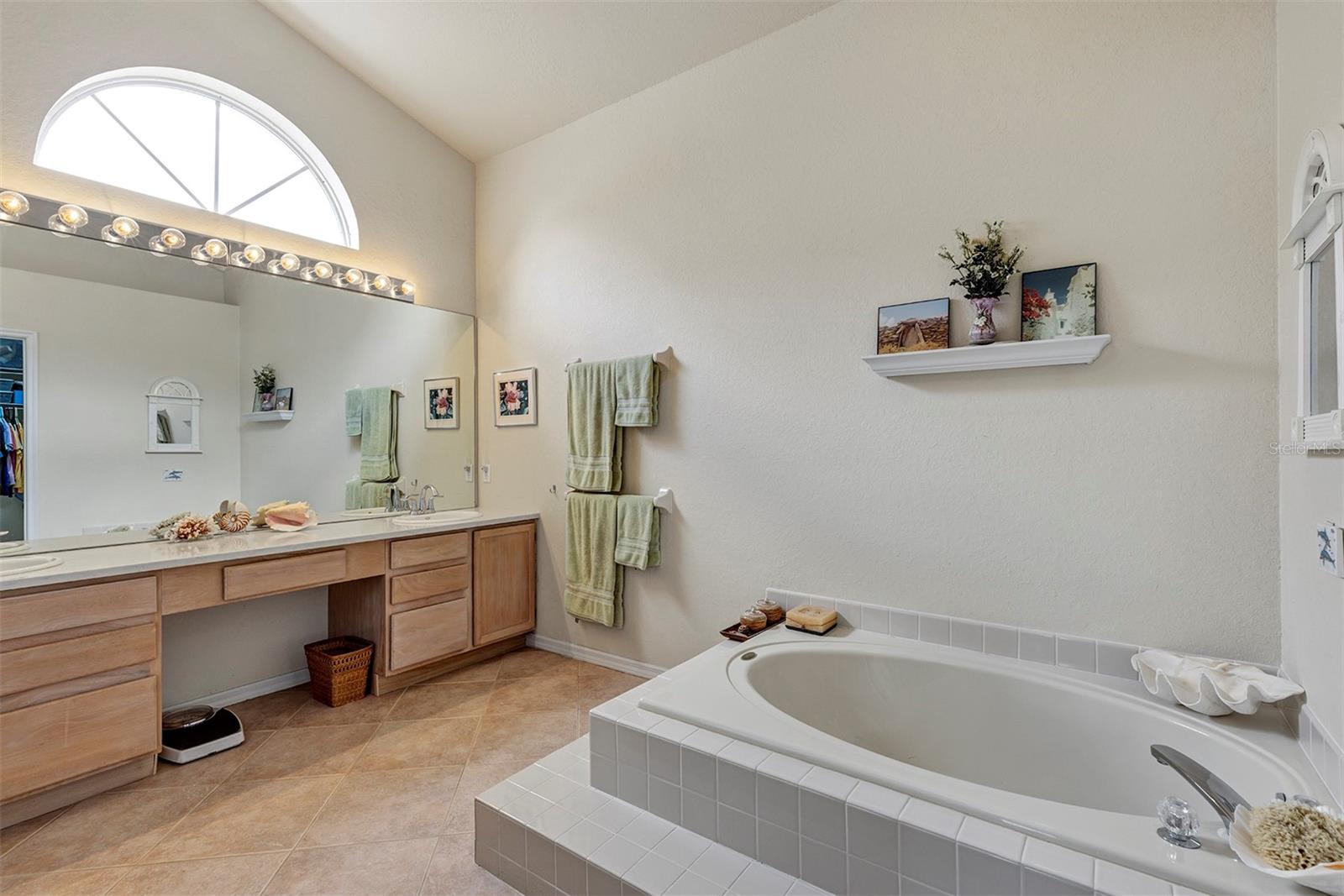 Image 26 of 57 For 3556 Amaca Circle