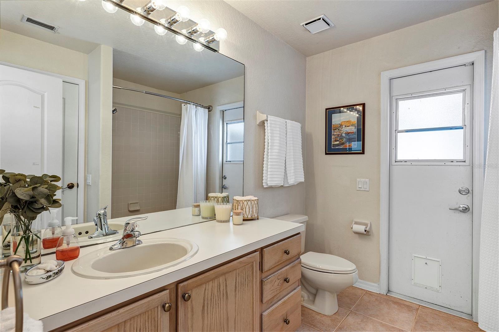 Image 30 of 57 For 3556 Amaca Circle