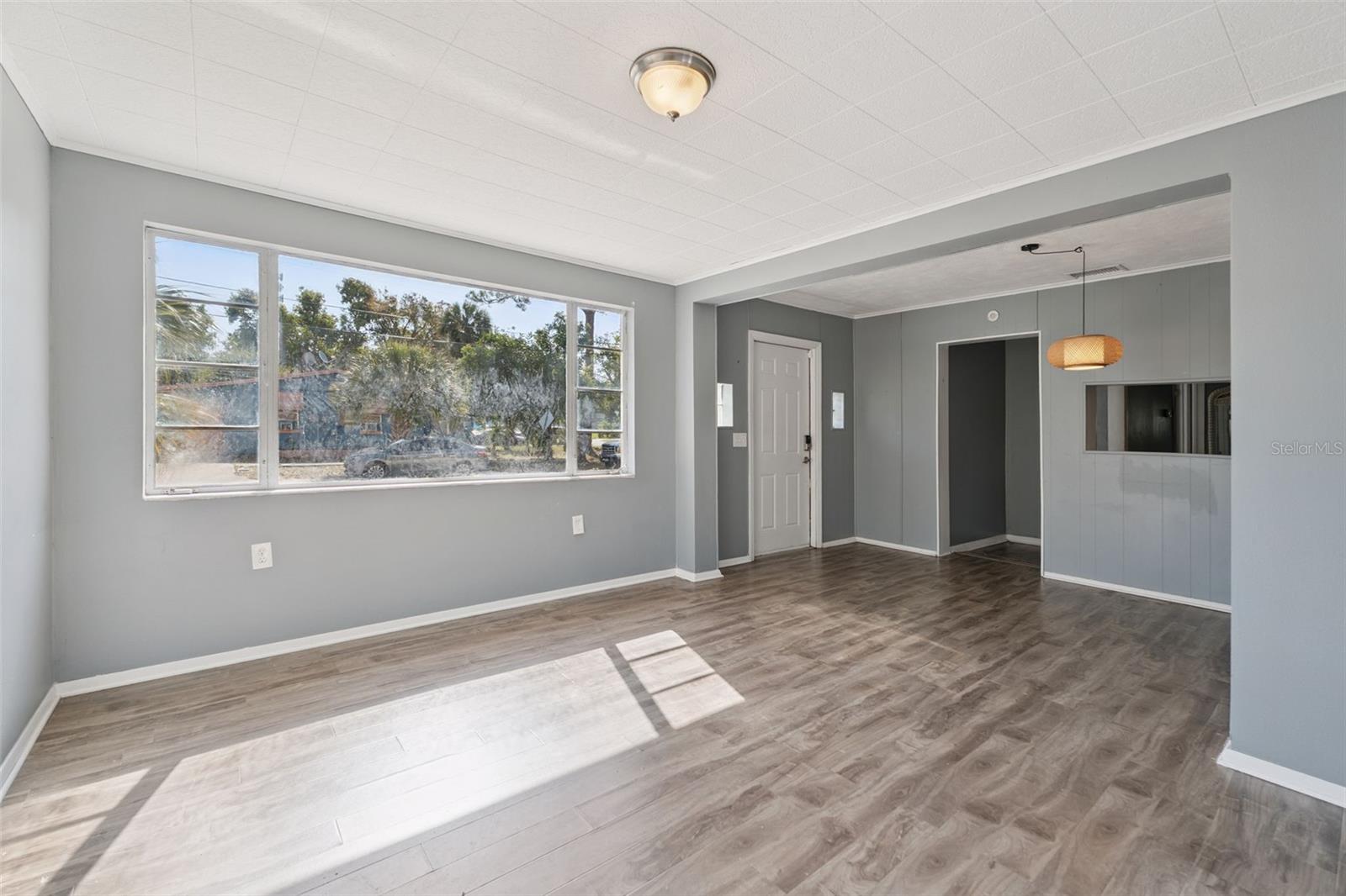 Image 4 of 18 For 3947 Grove Street S