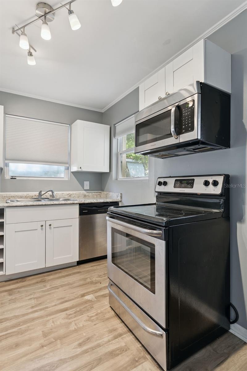 Image 9 of 18 For 3947 Grove Street S